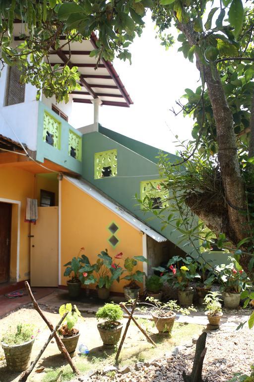 Himasha Guest Hotel Mirissa Bagian luar foto