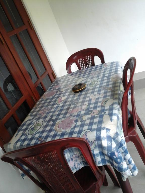 Himasha Guest Hotel Mirissa Bagian luar foto