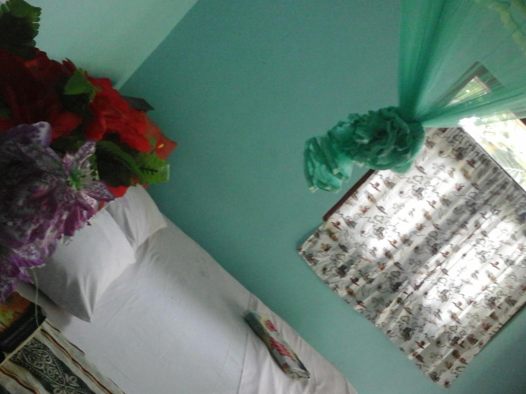 Himasha Guest Hotel Mirissa Bagian luar foto