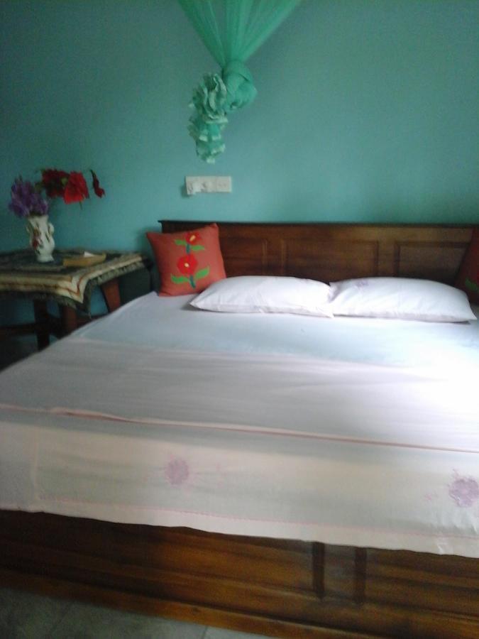 Himasha Guest Hotel Mirissa Bagian luar foto