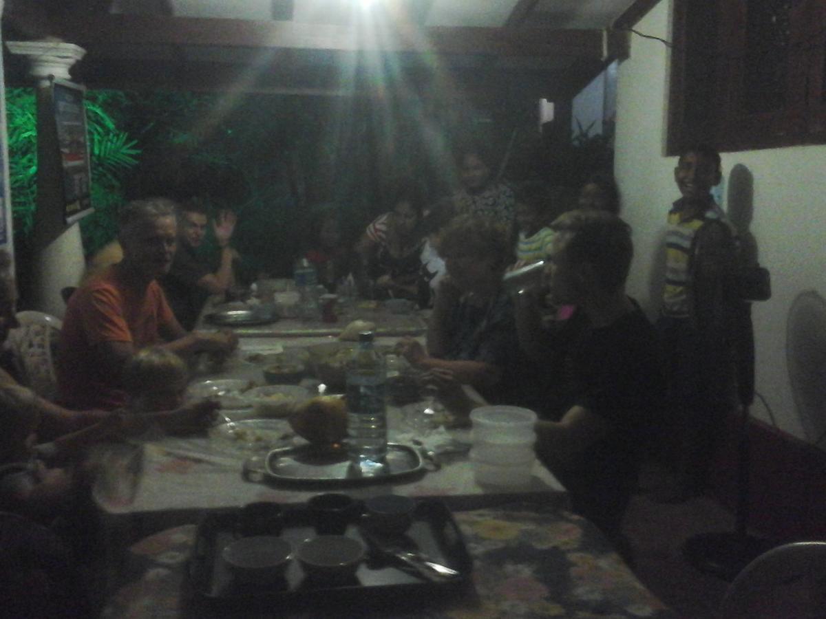 Himasha Guest Hotel Mirissa Bagian luar foto