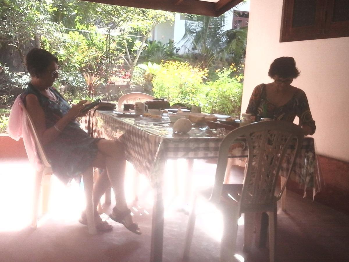 Himasha Guest Hotel Mirissa Bagian luar foto
