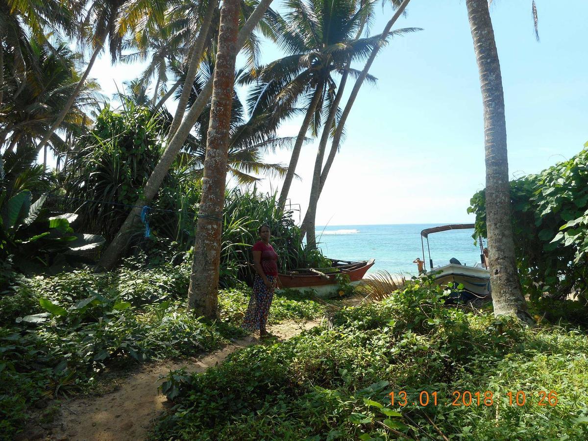 Himasha Guest Hotel Mirissa Bagian luar foto