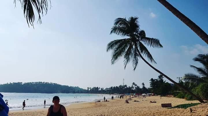 Himasha Guest Hotel Mirissa Bagian luar foto